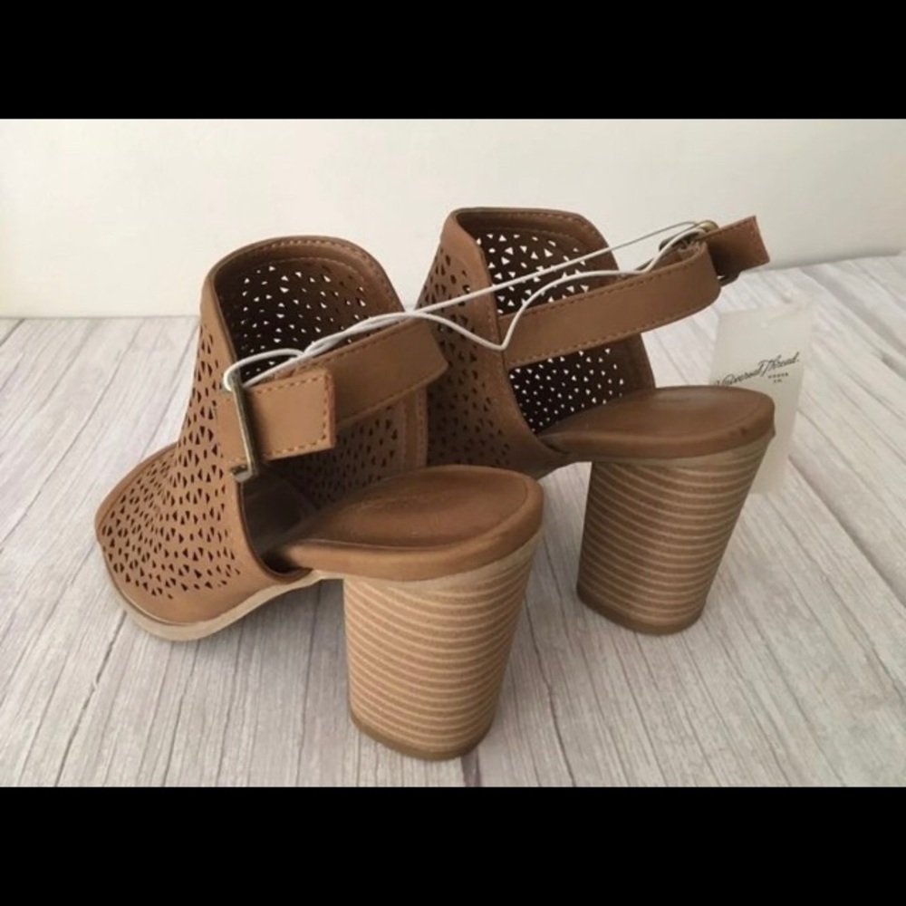Laser Cut Heels - Picture 5 of 5